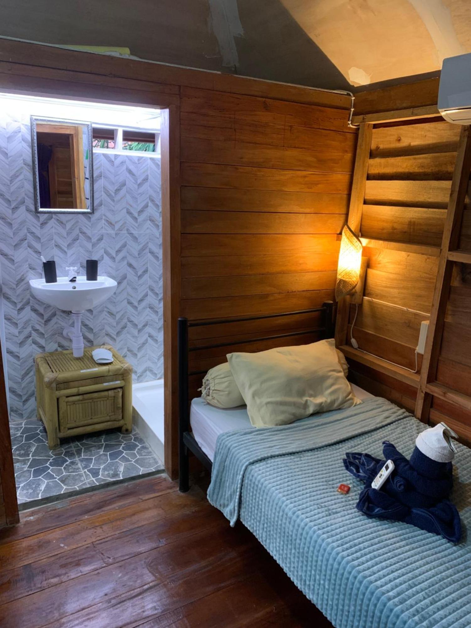 Gili Davidoff Upstairs Budget And Deluxe Gili Trawangan Dış mekan fotoğraf